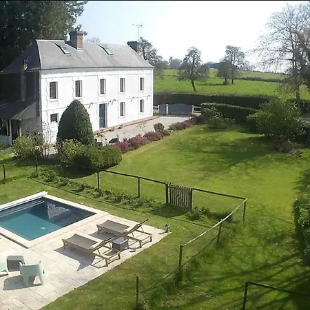 Le Domaine Des Courts Champs